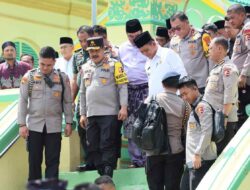 Kunjungi Kepri, Wakapolri Sholat Jumat di Masjid Pulau Penyengat