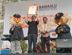 Masuki Masa Tenang, Kapolda Riau Dapat Penghargaan dari Bawaslu