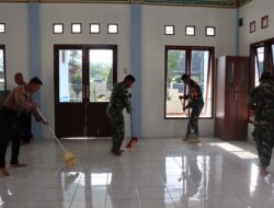 Jelang Ramadhan, Sinergitas TNI-Polri di Humbang Hasudutan Bersihkan Masjid