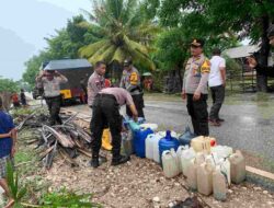 Peduli Kemanusiaan, Polres TTS Distribusi Air Bersih Kepada 692 KK Warga Terdampak Banjir di Toineke