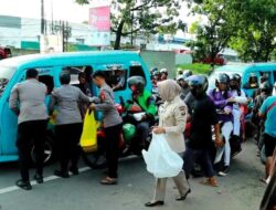 Hari Ke-7 Ramadhan Biro SDM Polda Sulsel Berbagi Takjil