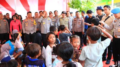 As-SDM Kapolri Hibur Anak-anak Korban Banjir Demak di Posko Trauma Healing