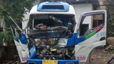 Bus Moria Tabrak Truk Parkir, 14 Orang Luka-luka