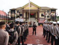 Pj Bupati Sanggau Dampingi Kapolres Pimpin Apel Gelar Pasukan Operasi Ketupat