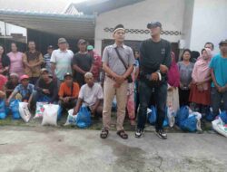 Sambut Idul Fitri, M Arif Tanjung Bagikan Puluhan Paket Sembako untuk Warga Dhuafa dan Lansia