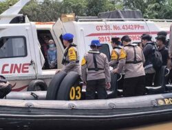 Pastikan Penumpang Tidak Overload, Kapolda Riau Cegat Speedboat di Tengah Sungai