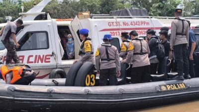 Pastikan Penumpang Tidak Overload, Kapolda Riau Cegat Speedboat di Tengah Sungai