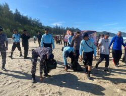 Ditpamobvit Polda Aceh Gelar Minggu Bersih di Pantai Lhoknga