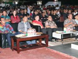 Ratusan Warga Bersama Forkopimda Nobar Semi Final Piala AFC di Mapolres Sanggau