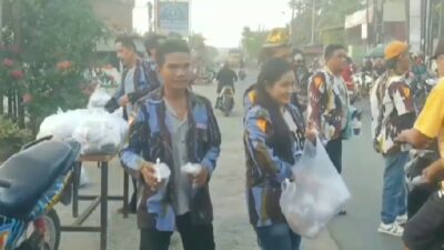 Video: Ramadhan 1445 H, DPD IPK Deli Serdang dan PAC Patumbak Bagi 1.000 Takjil